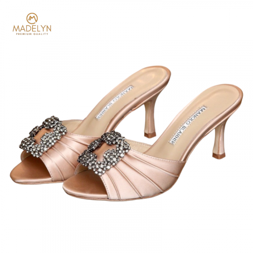 كعب مانولو بلانيك