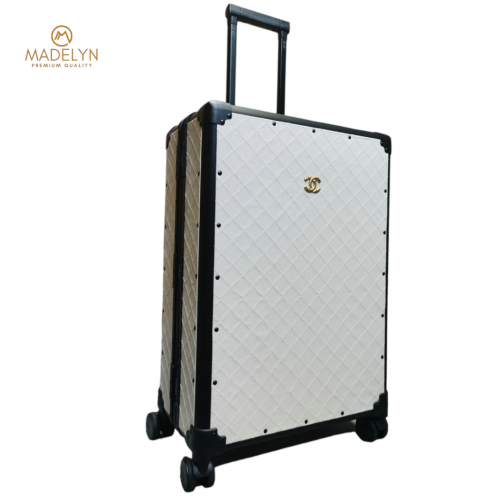 شنطة سفر من CHANEL