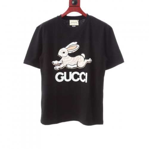 تيشيرت من جوتشي