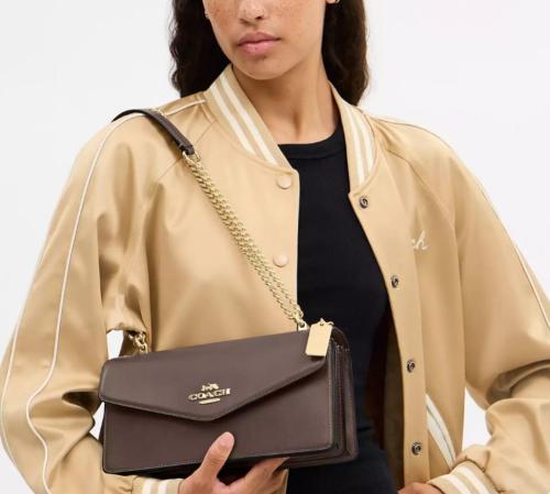 شنطة ماركة كوتش