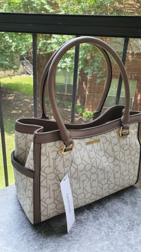 شنطة ماركة كالفن كلاين