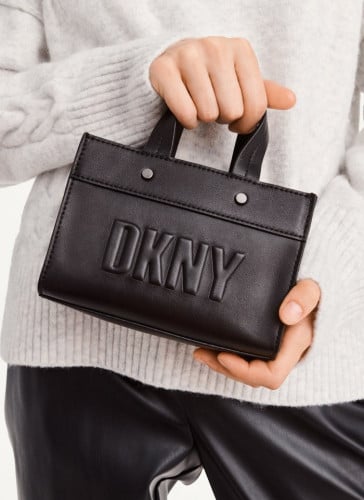 شنطة صغيرة ماركة DKNY