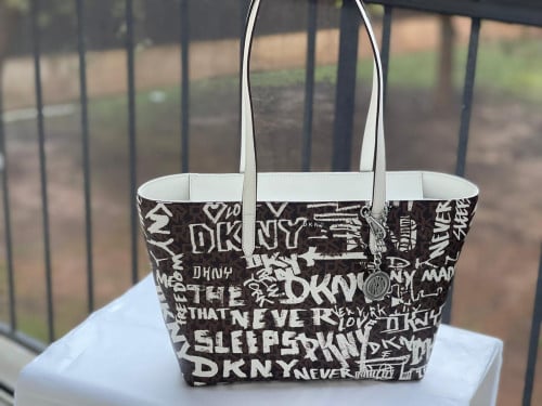 شنطة ماركة DKNY