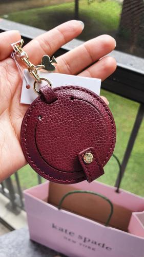 ميدالية ماركة كيت سبيد