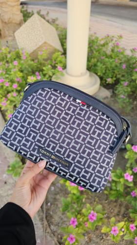 شنطة ماركة تومي هيلفيقر