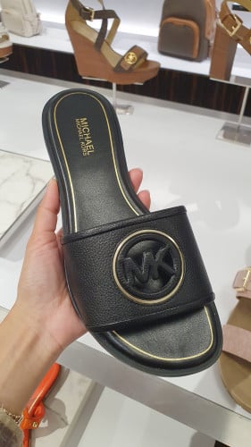 صندل ماركة مايكل كورس