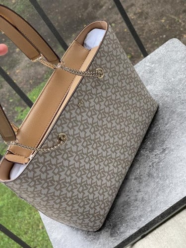 شنطة ماركة DKNY