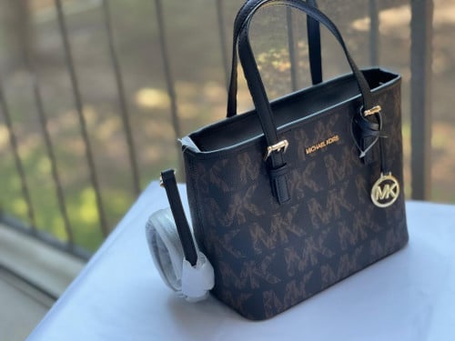 شنطة ماركة مايكل كورس