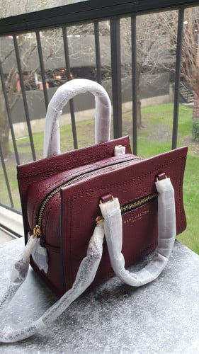 شنطة ماركة مارك جيكوبس