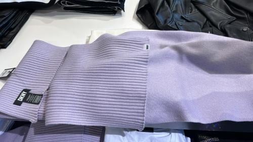 شال ماركة DKNY