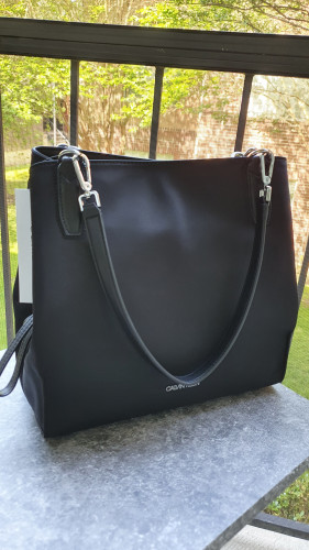 شنطة كبيرة ماركة كالفن كلاين