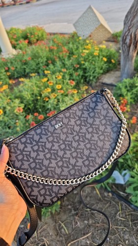 شنطة ماركة DKNY