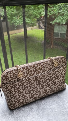 شنطة ماركة DKNY