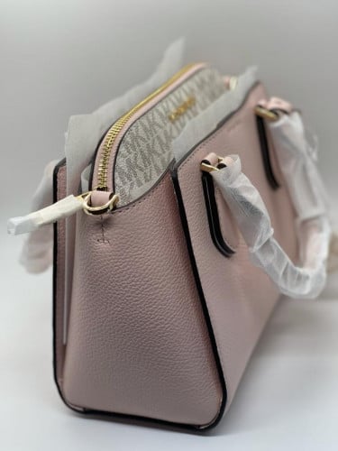 شنطة ماركة مايكل كورس