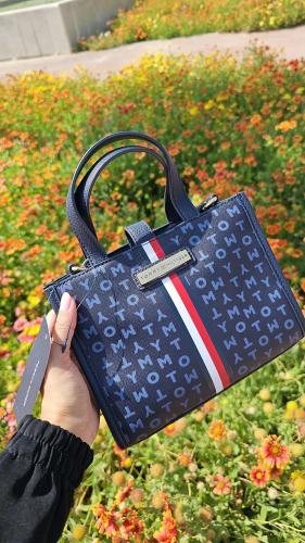 شنطة ماركة تومي هيلفيقر