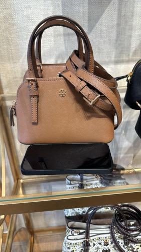 شنطة ماركة توري برتش