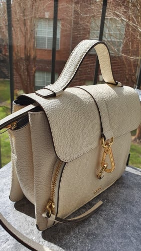 شنطة ماركة DKNY