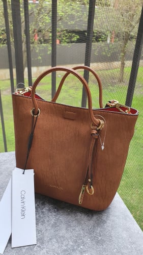 شنطة ماركة كالفن كلاين