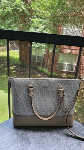 شنطة ماركة DKNY