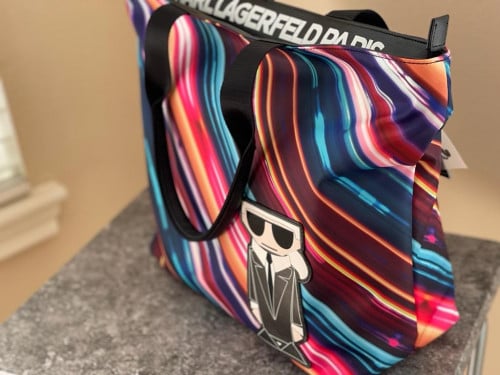 شنطة كبيرة ماركة كارل ليقارفيلد