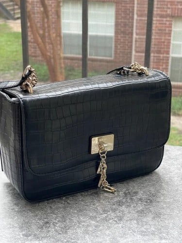 شنطة ماركة DKNY