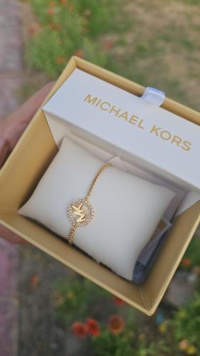 إسوارة ماركة مايكل كورس