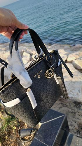 شنطة ماركة مايكل كورس