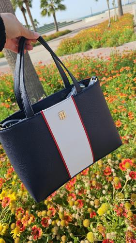 شنطة ماركة تومي هيلفيقر