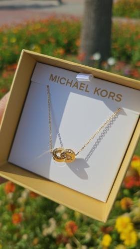 سلسال ماركة مايكل كورس