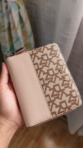 محفظة ماركة DKNY