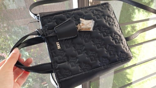 شنطة ماركة DKNY