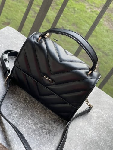 شنطة ماركة DKNY