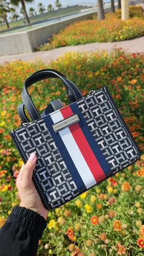 شنطة ماركة تومي هيلفيقر