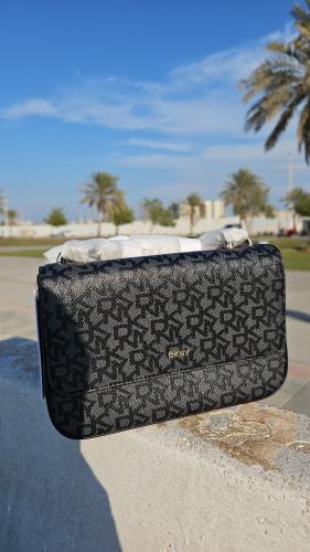 شنطة ماركة DKNY