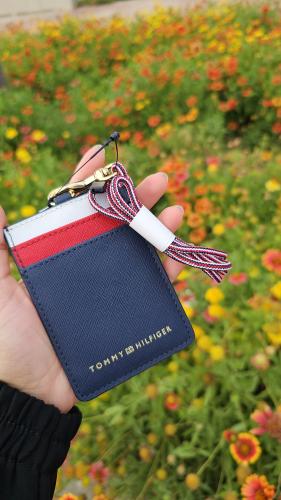حامل هوية ماركة تومي هيلفيقر