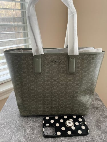 شنطة وسط ماركة مايكل كورس tote bag