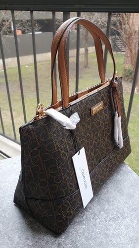 شنطة ماركة كالفن كلاين