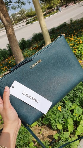 شنطة ماركة كالفن كلاين