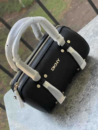 شنطة ماركة DKNY