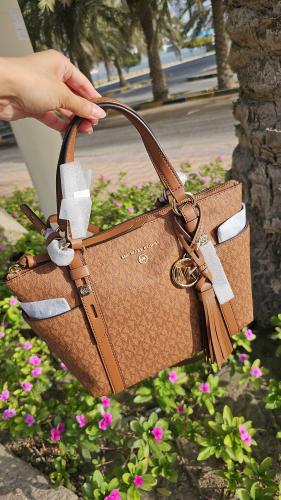 شنطة ماركة مايكل كورس