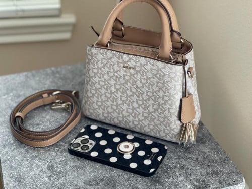 شنطة ماركة DKNY