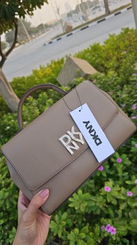 شنطة ماركة DKNY