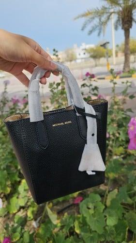 شنطة ماركة مايكل كورس