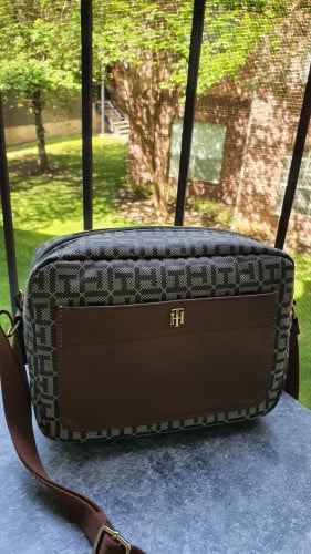 كروس ماركة تومي هيلفيقر