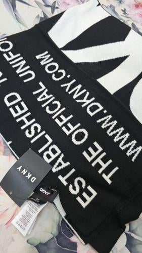 شال ماركة DKNY