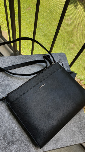 شنطة ماركة DKNY