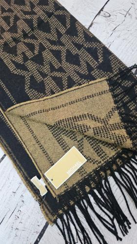 شال عريض ماركة مايكل كورس