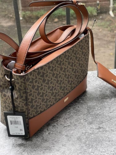 شنطة ماركة DKNY