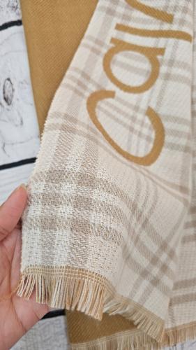 شال عريض ماركة كالفن كلاين