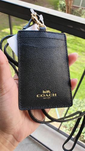 حامل هوية ماركة كوتش